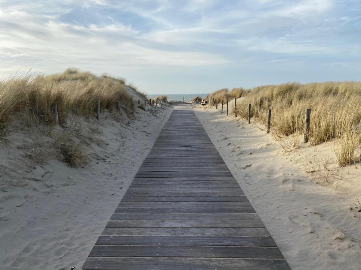 Strandhuis De Zeeparel Met Hottub Petten Esterno foto