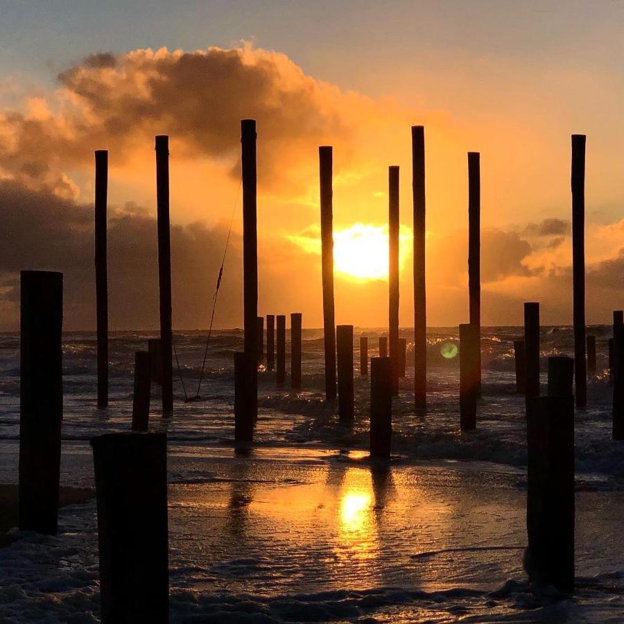 Strandhuis De Zeeparel Met Hottub Petten Esterno foto