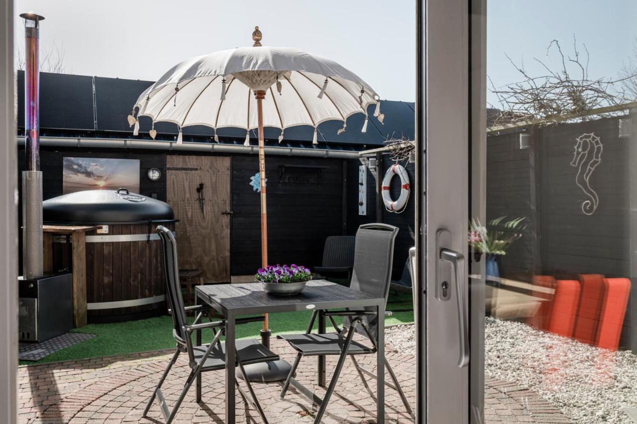 Strandhuis De Zeeparel Met Hottub Petten Esterno foto