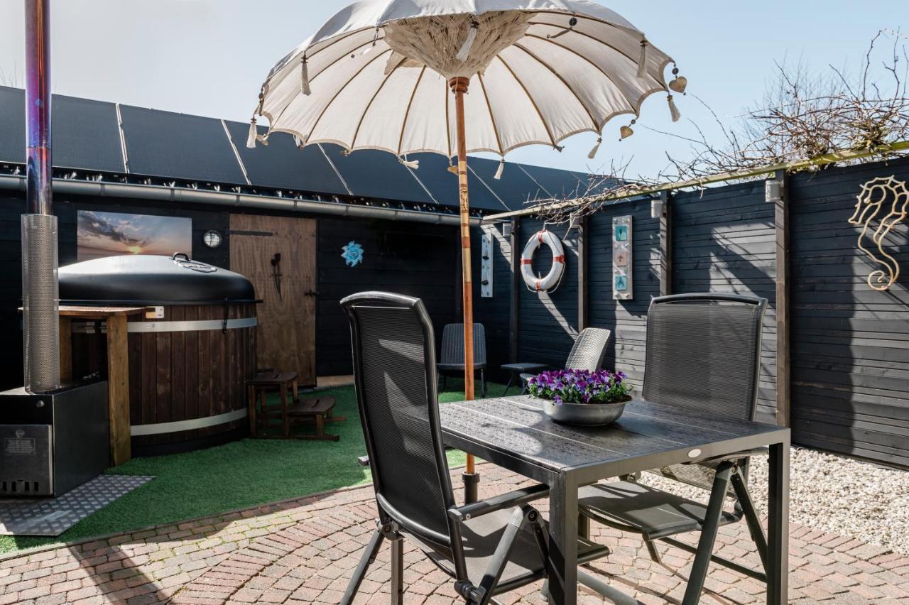 Strandhuis De Zeeparel Met Hottub Petten Esterno foto