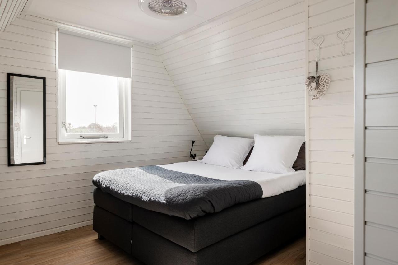 Strandhuis De Zeeparel Met Hottub Petten Esterno foto